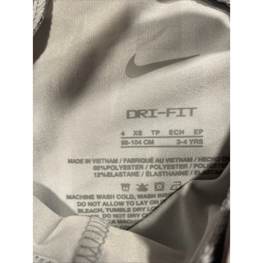 Girls Nike Light Smoke Grey Shorts Size 4 XS 3-4‎ Years